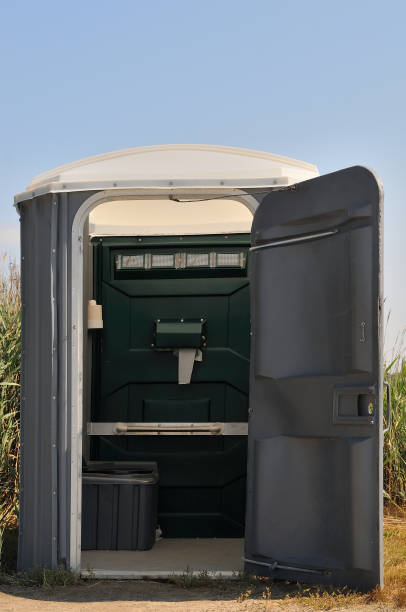 Best Porta potty delivery and setup  in Epworth, IA